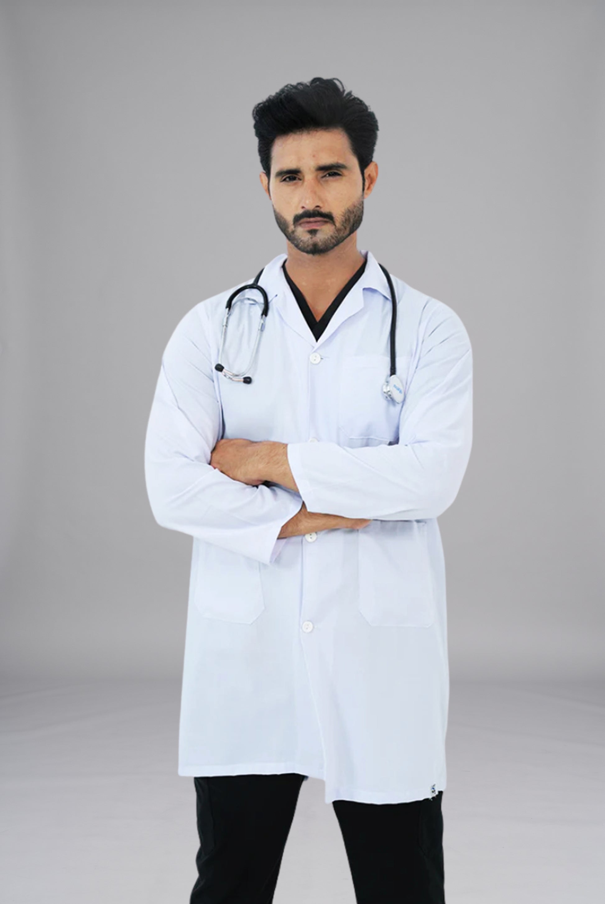 White Unisex Lab Coat by GTEX Apparels Pakistan – Comfortable Professional White Medical Coat for Doctors, Nurses, Pharmacists, Lab Technicians and Medical Students in Pakistan1