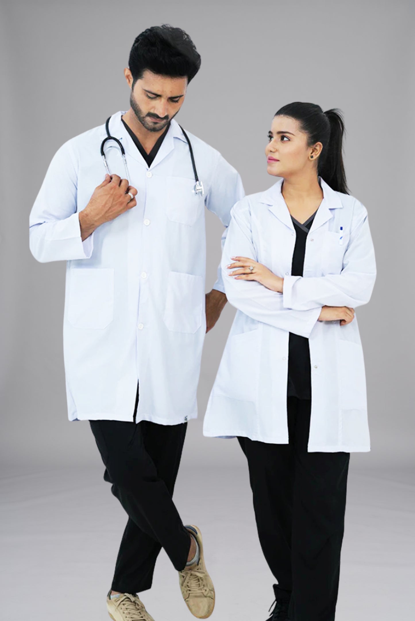 White Unisex Lab Coat by GTEX Apparels Pakistan – Comfortable Professional White Medical Coat for Doctors, Nurses, Pharmacists, Lab Technicians and Medical Students in Pakistan1